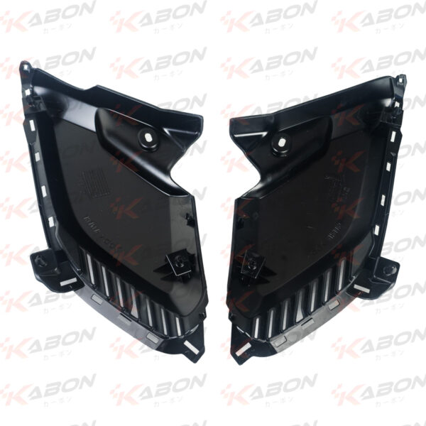 Second image of Kabon Small Side Deltabox w/ Original Parts Carbon – Yamaha X-Max 250 Connected